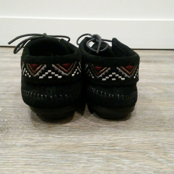 Minnetonka Moccasins Black Size 8 - Picture 2 of 7